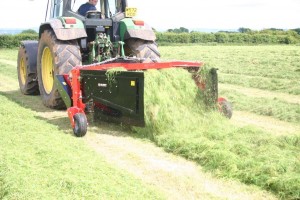 Improve your silage dry matter content and forage quality with the Blaney Agri SwathAir swather.